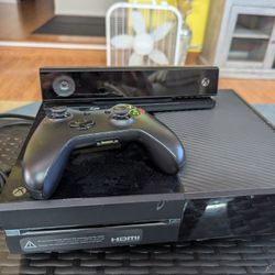 Xbox One With Kinect Sensor And Controller