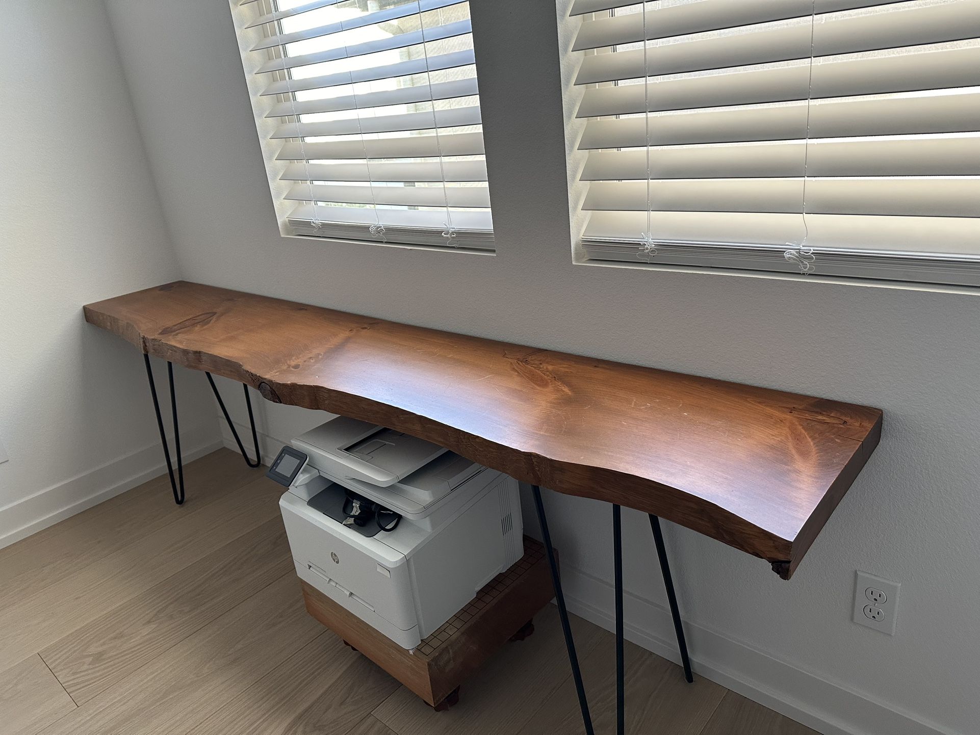 Live Edge With Pin Legs Table