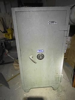 Gorgeous Meilink Fire Safe Heavy Duty High Quality,  LARGE SAFE. 50 x 25 x21”