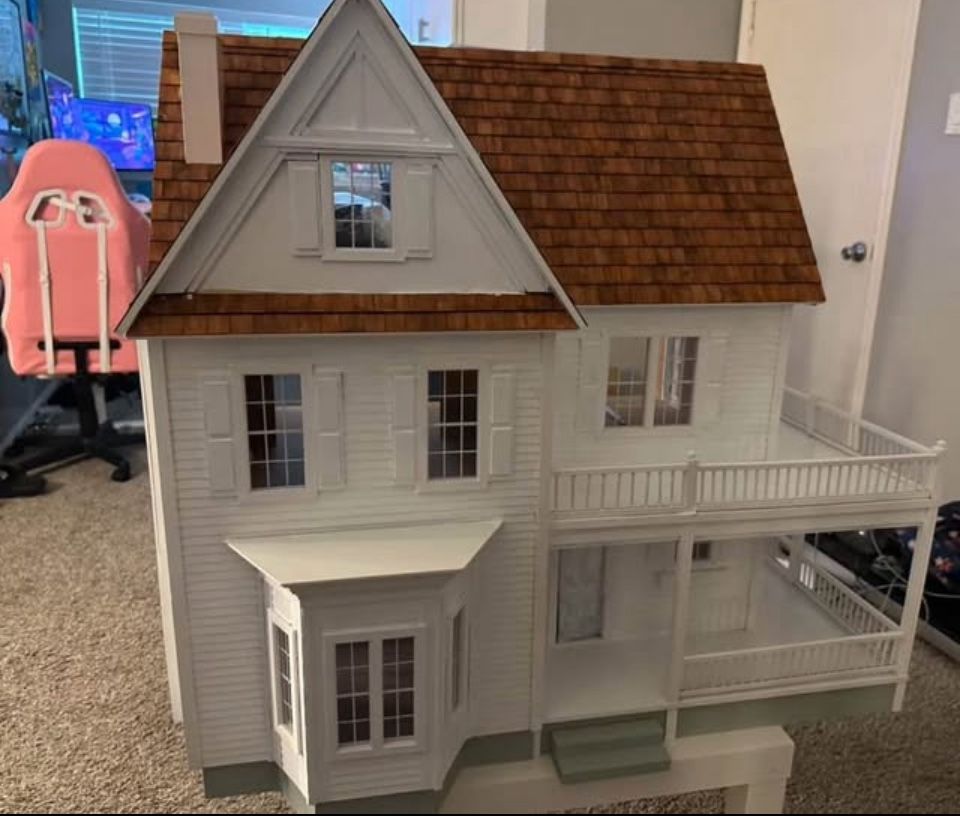 XL Doll House and Furniture 