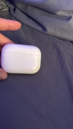 AirPod Pro 2nd generation.  Missing right AirPod.