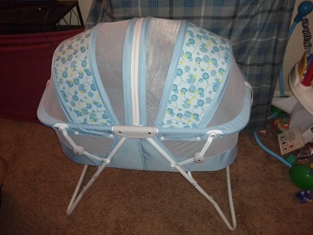 Portable Bassinet (brand new - no box)