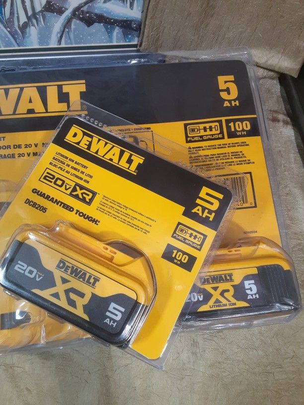 NEW DEWALT 20V XR 5AH LITHIUM ION BATTERY