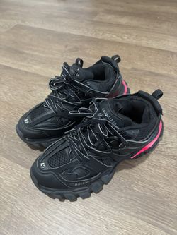 Balenciaga tracks Led