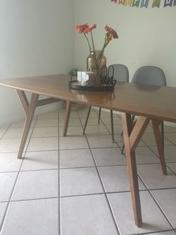 Dinning table with chairs