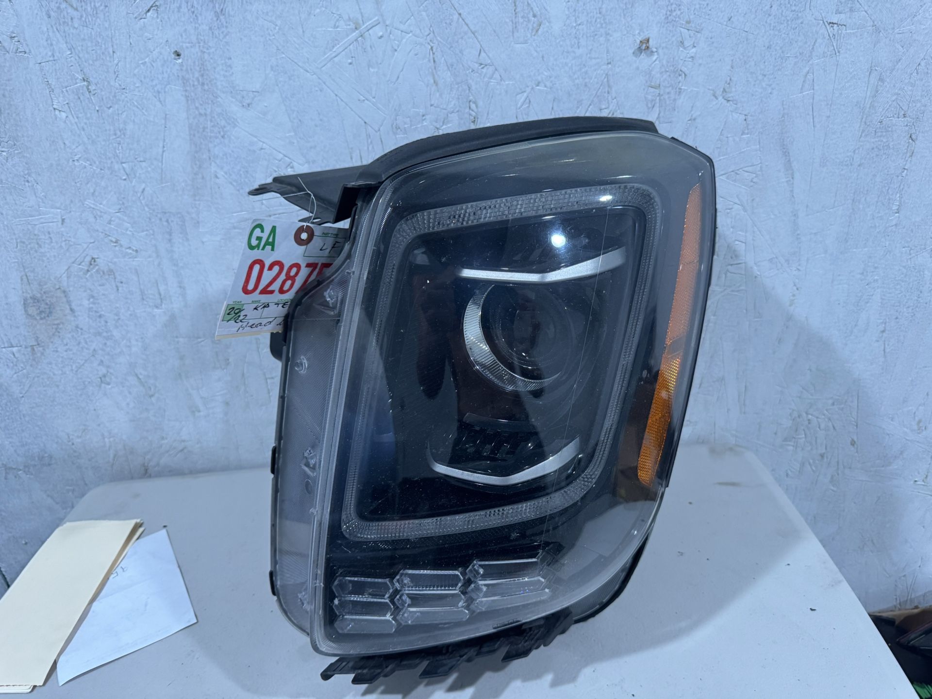 2022 Kia Telluride Left Headlight 