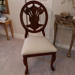 4 mathing chairs