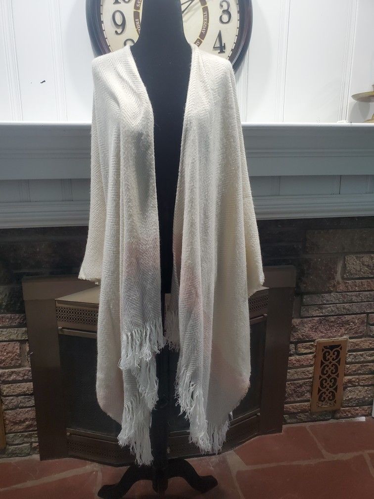 Loft Outlet Herringbone Fringe Wrap Poncho cape Soft& Worm Acrylic One Size