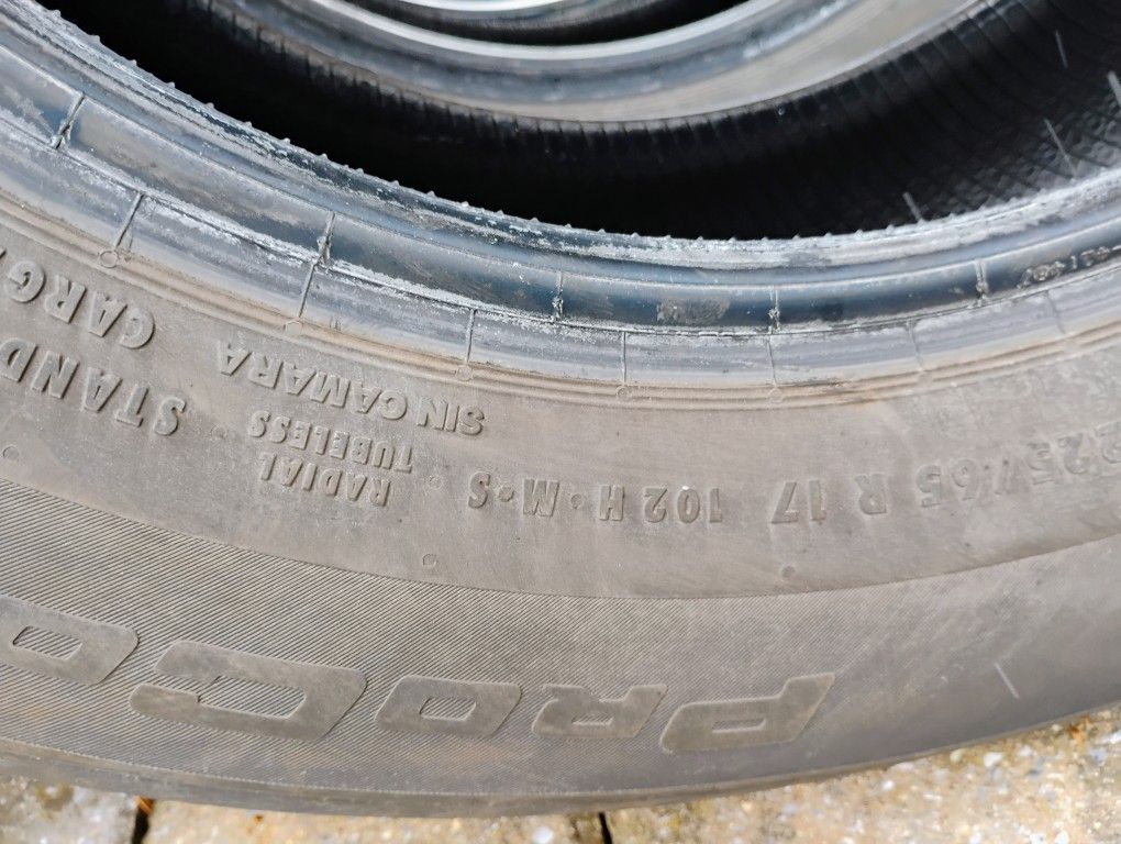Set of 4 Tires 225/65 R17 Only 10k