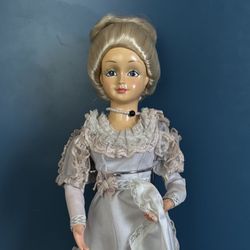 Collectible Brinn’s Porcelain Dolls – Martha Washington