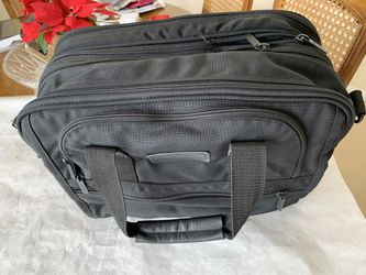 laptop bag, New 17x13x7, expandable, with shoulder strap