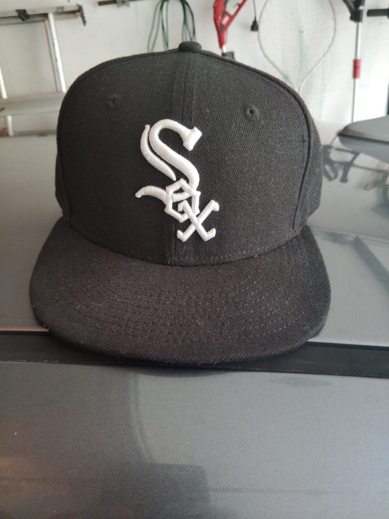 White Sox Fitted 7 1/4 Never Worn