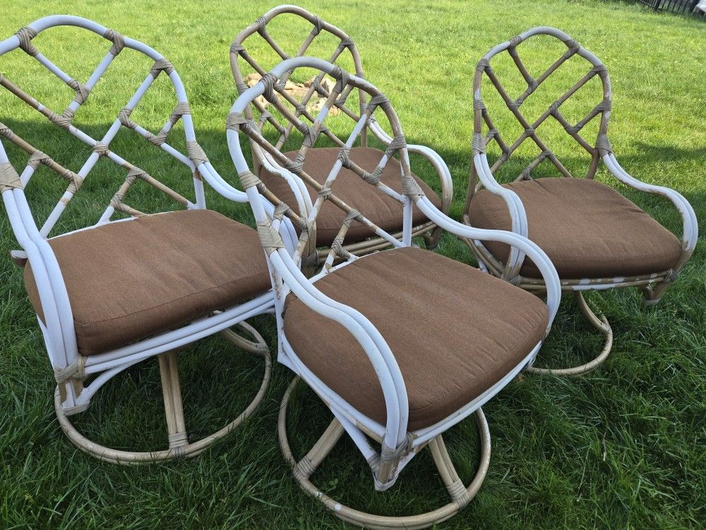 4 Swivel Chairs