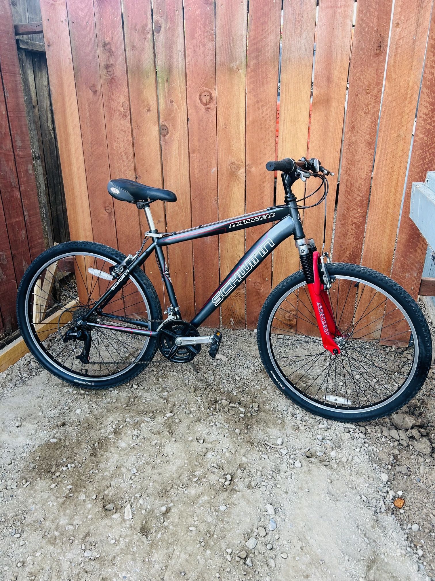 SCHWINN RANGER MOUNTAIN BIKE 26” Wheels
