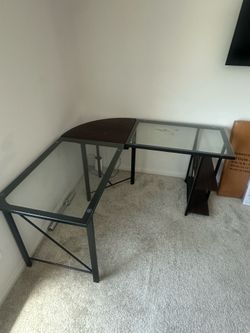 L shaped desk in great condition!