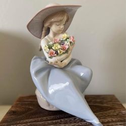 LLADRO Fragrant Bouquet Girl Figurine 