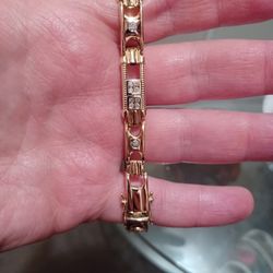 14k FLOATING DIAMOND 45.5 GRAMS 8 INCHES. NON NEGOTIABLE 