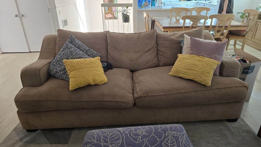 Oversized Brown Couch β Comfortable, Fair Condition β $45