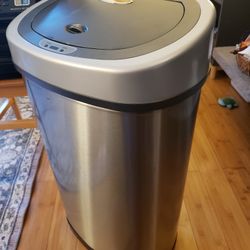 Free Kitchen Garbage Can