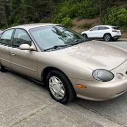 1999 Ford Taurus