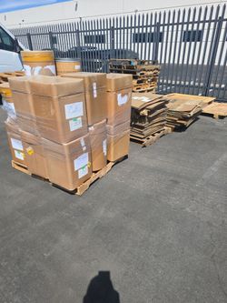 Free Pallets & Boxes