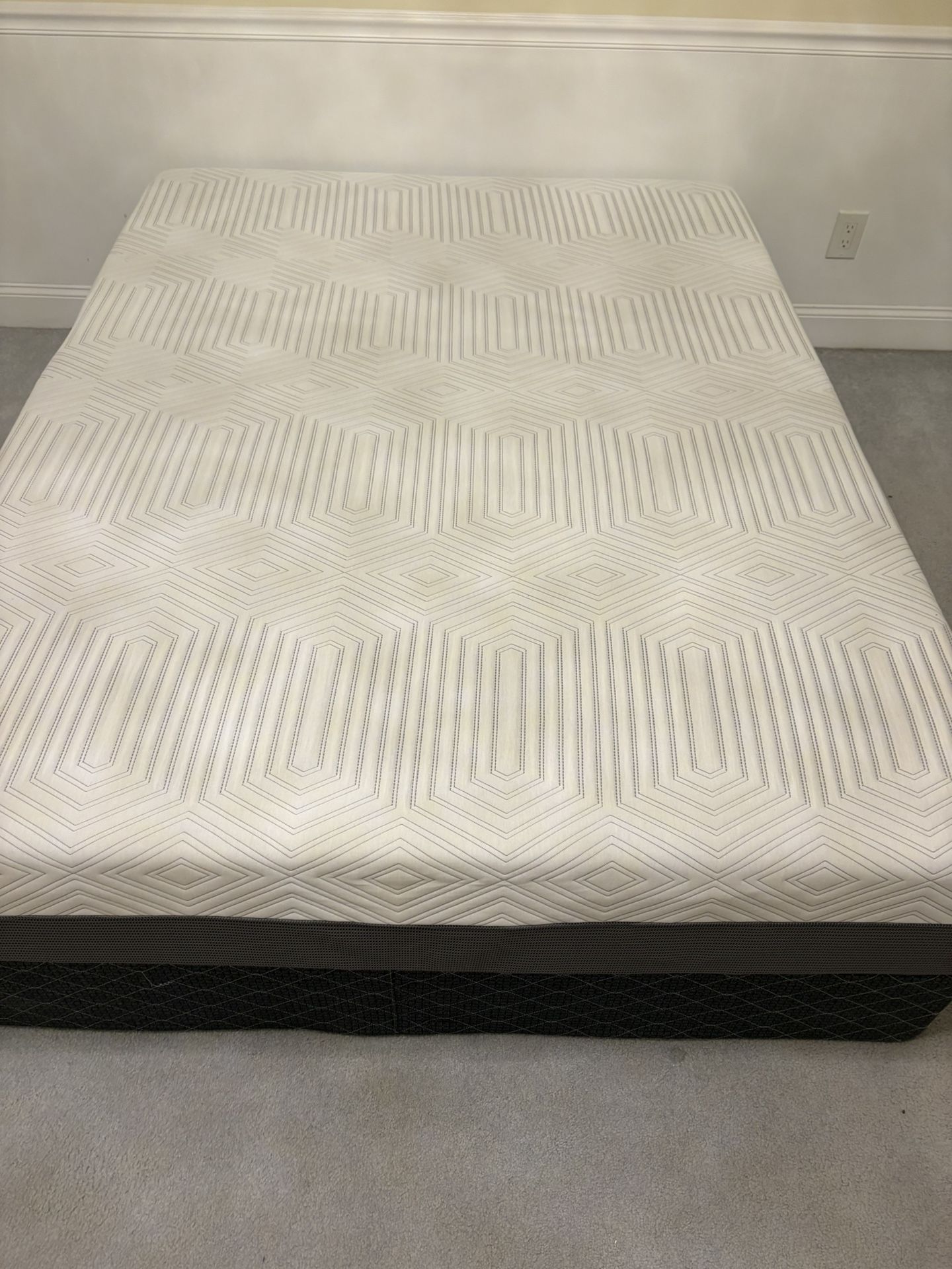 New Queen Mattress And Box Springs