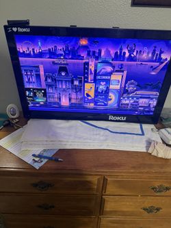 36 Inch Seiki TV With Roku Device