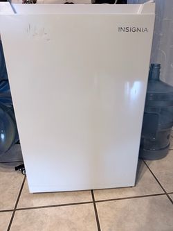 Insignia Mini Fridge White