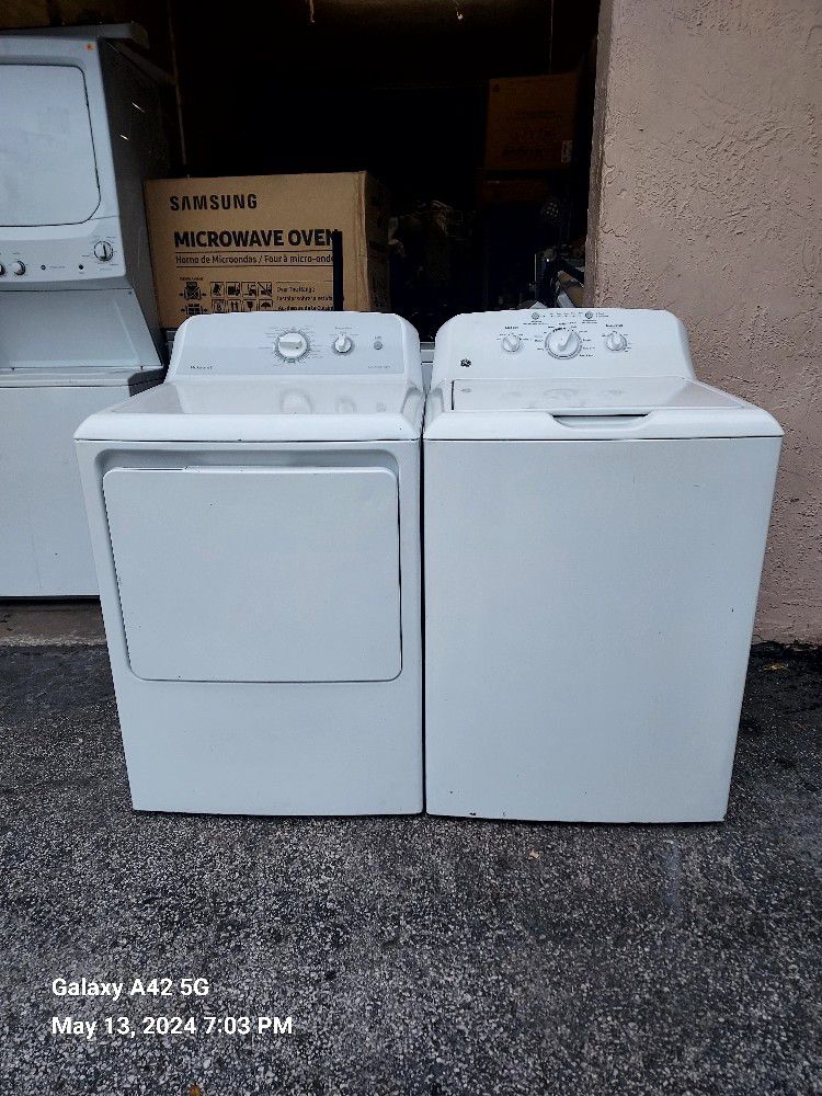 GE Hotpoint Set Excellent Condition 