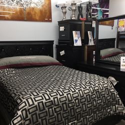 Bed, Dresser, Mirror!