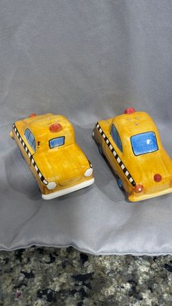Vintage Sango salt/pepper shakers TAXI