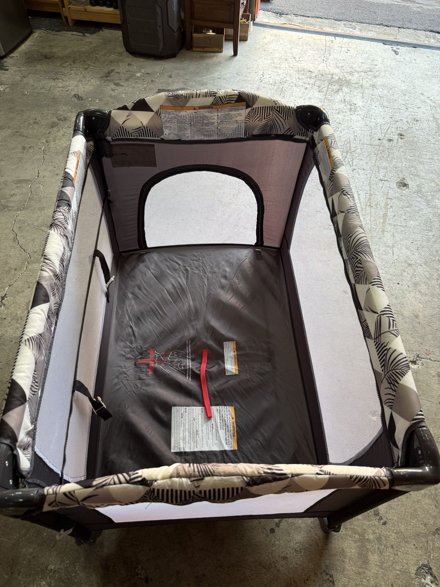 Xilingol 5-in-1 Pack and Play with Changing Table, Baby Bassinet Bedside Sleeper