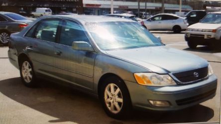 2000 Toyota Avalon XLS 4dr Sedan
