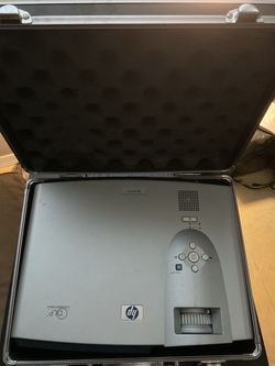 🔥🏷️BUNDLE- HP VP6121 DLP Projector 2000 Lumens + Sony DSC-F717 5MP Carl Zeiss Camera🏷️🔥