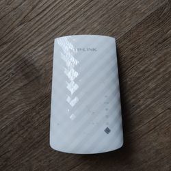 TP Link AC750 Wi-Fi Range Extender (Model: RE200) For Sale 