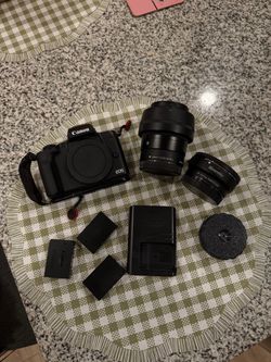 Canon M50. Sigma 30mm f1.4- adapter EF-M to EF- Pocket Dispo lens- Charger w/ 2 extra batteries