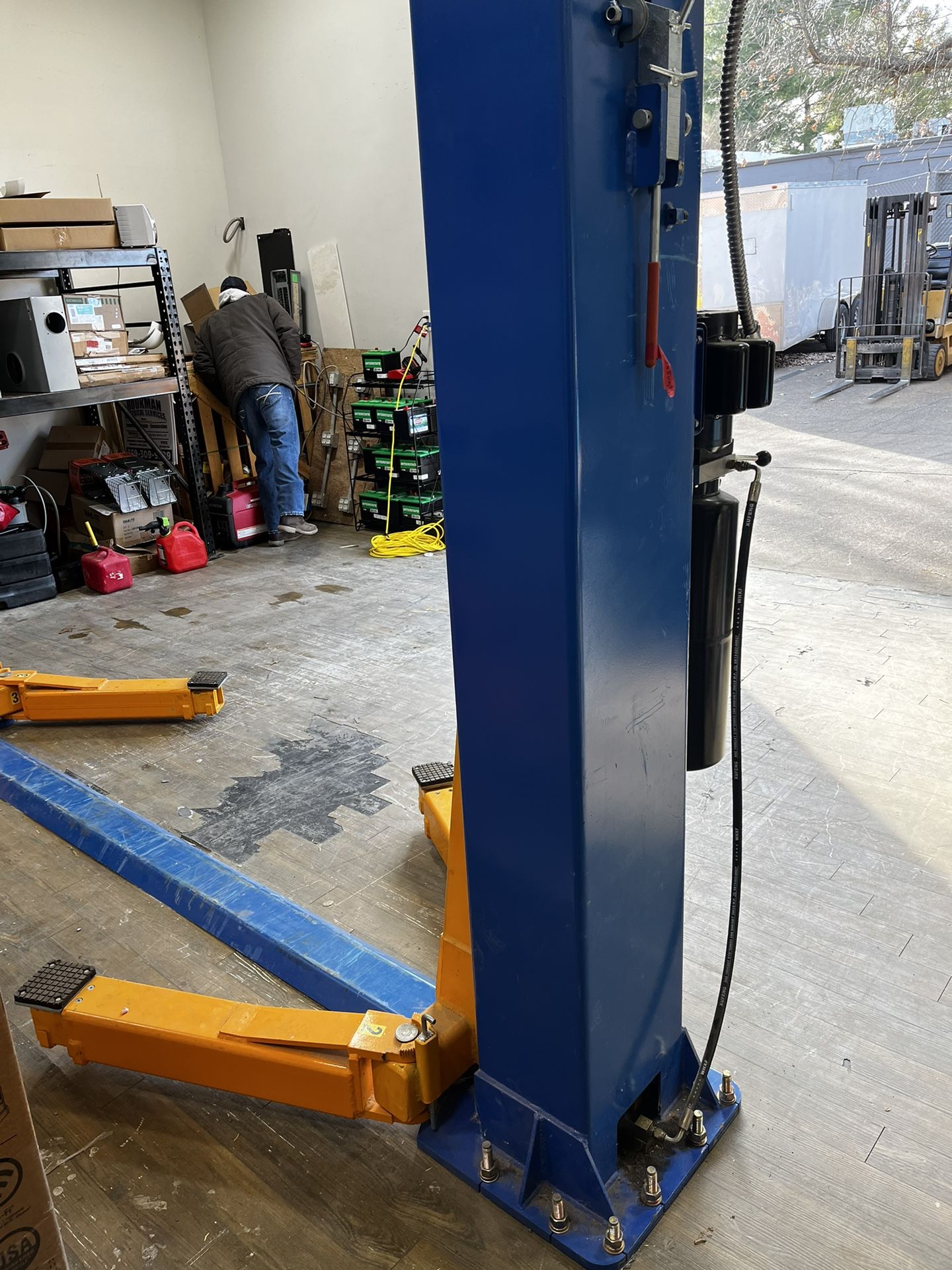 15,000 Lb Triumph Lift