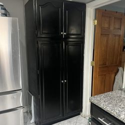 Black Kitchen cabinets And Granite Counter Top
