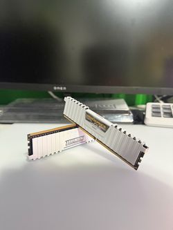 Corsair Vengeance LPX DDR4 RAM Kit (16GB)