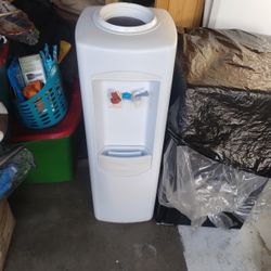 Electrical Water Dispenser Used In Great Shape