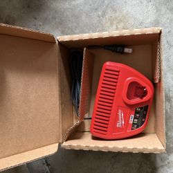 Milwaukee M12 Charger