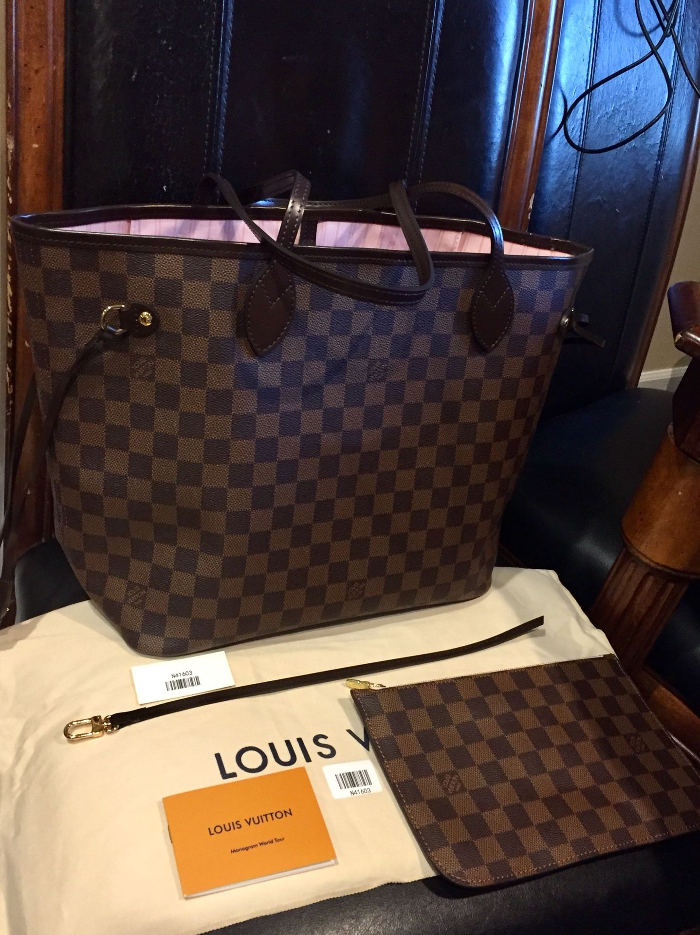 Louis Vuitton Neverfull MM Damier Azur With Pouch for Sale in Long Beach,  CA - OfferUp