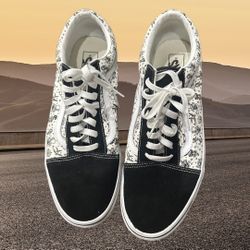 VANS OLD SKOOL SNEAKERS IN BLACK AND WHITE CANVAS SUEDE SIZE 12. 