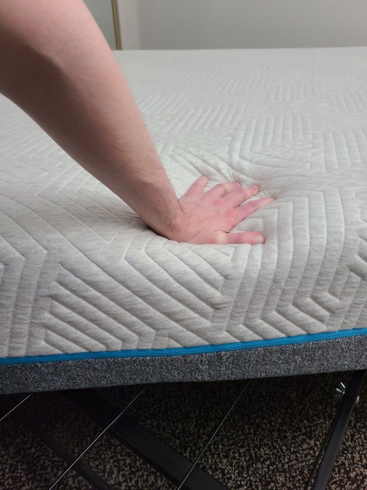 CLEAN Full Size Memory Foam Mattress with Metal Base and Vacuum Storage Bag