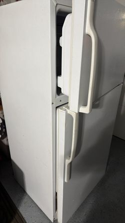 GE Refrigerator
