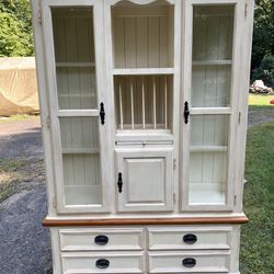 Hutch Top Lit With Glass Shelves