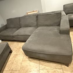 4 Pices Couches Very Good Conditions 