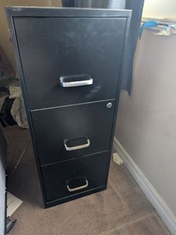 Three drawer filing cabinet in good condition
