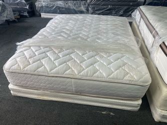 Queen mattress clasic 🦖