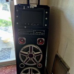 KARAOKE SPEAKER WITH SCREEN